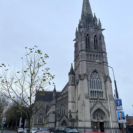 Promo Modern 1-bedroom Flat Near Crokepark And Citycentre Apartment