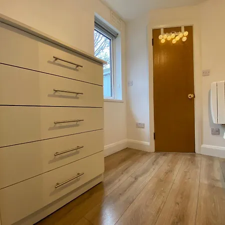 Promo Modern 1-bedroom Flat Near Crokepark And Citycentre *